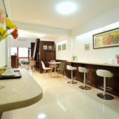 Отель Baan Namtarn Guest House Бангкок гостиничный бар