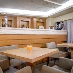 Iraklion Hotel гостиничный бар