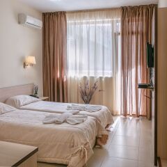 Отель Alexandra Hotel Болгария, Свети Влас - отзывы, цены и фото номеров - забронировать отель Alexandra Hotel онлайн сейф в номере