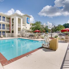 Отель Motel 6 Columbus West Колумбус бассейн фото 2