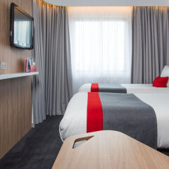Отель Holiday Inn Express London Luton Airport комната для гостей фото 3