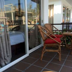 Отель Sea Breeze Resort балкон