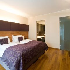 Отель Pakat Suites Вена сейф в номере