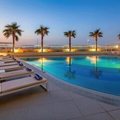 Отель Adagio Premium Dubai Al Barsha бассейн
