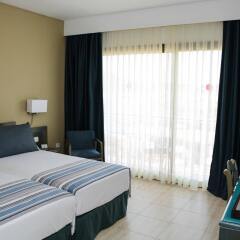 Отель Catalonia Ses Estaques - Adults Only сейф в номере