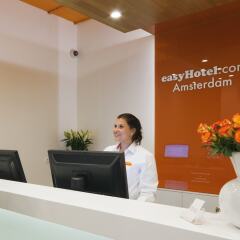 Отель easyHotel Amsterdam City Centre South интерьер отеля фото 3