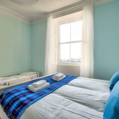 Отель Lovely 2BR Home Next to the Castle Эдинбург фото 7