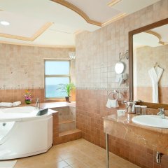 Отель Sahara Beach Resort & Spa ОАЭ, Шарджа - 7 отзывов об отеле, цены и фото номеров - забронировать отель Sahara Beach Resort & Spa онлайн ванная