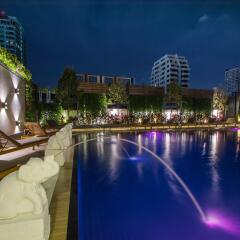Отель Centre Point Sukhumvit 10 бассейн