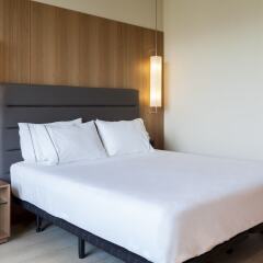 AC Hotel Diagonal L´Illa комната для гостей фото 3