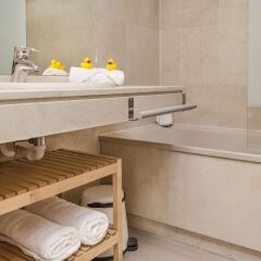 Отель ApartUP Gulliver Kids Испания, Валенсия - отзывы, цены и фото номеров - забронировать отель ApartUP Gulliver Kids онлайн ванная