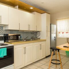 Отель Kingston Most Centrally Located Two Bdrm в номере фото 2