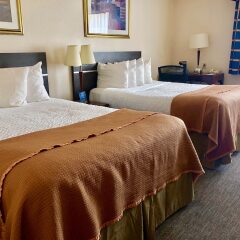 Отель Travelodge by Wyndham Ottawa East Канада, Оттава - отзывы, цены и фото номеров - забронировать отель Travelodge by Wyndham Ottawa East онлайн комната для гостей фото 4