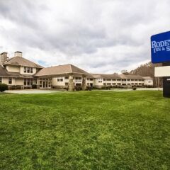 Отель Rodeway Inn And Suites On The River Чероки спортивное сооружение