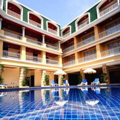 Отель Kalim Resort спортивное сооружение