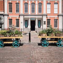 Отель Exceptional Covent Garden Suites by Sonder городской автобус