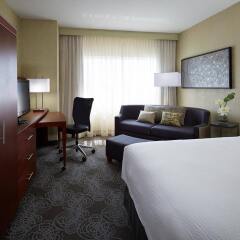Отель Courtyard by Marriott Montreal Airport Канада, Монреаль - отзывы, цены и фото номеров - забронировать отель Courtyard by Marriott Montreal Airport онлайн комната для гостей фото 2