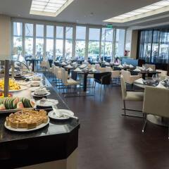 Отель Melia Madeira Mare Hotel Португалия, Фуншал - 1 отзыв об отеле, цены и фото номеров - забронировать отель Melia Madeira Mare Hotel онлайн питание фото 2