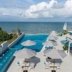 Отель The Rock Hua Hin Boutique Beach Resort бассейн