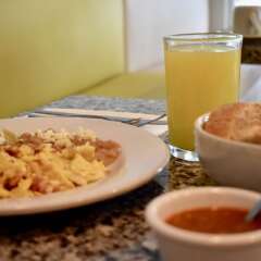 Country Hotel and Suites в номере