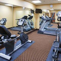 Отель Holiday Inn Express & Suites Somerset Central фитнесс-зал