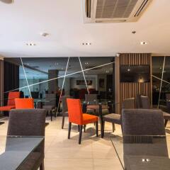 The Luxe Hotel гостиничный бар