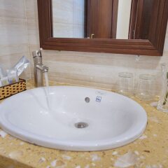Harvey Hotel And Apartment Нячанг ванная