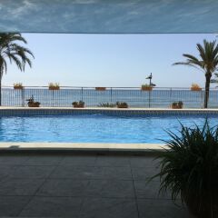 Отель Calafell Beach бассейн