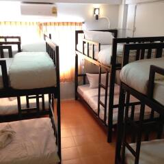 The Metallic Hostel развлечения
