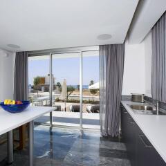 Отель Paradise Cove Beach Villas Кипр, Пафос - отзывы, цены и фото номеров - забронировать отель Paradise Cove Beach Villas онлайн комната для гостей фото 3