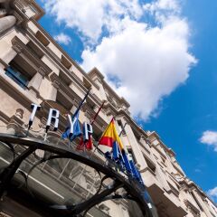 Отель Tryp Madrid Atocha Hotel Испания, Мадрид - 8 отзывов об отеле, цены и фото номеров - забронировать отель Tryp Madrid Atocha Hotel онлайн спортивное сооружение
