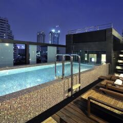 Отель Aspira Hiptique Sukhumvit 13 бассейн