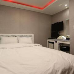 Top Hotel Myeongdong комната для гостей