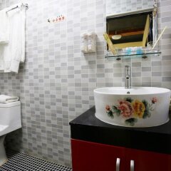 Отель Beijing Yoyo Hotel Nanluo Guxiang Branch Китай, Пекин - отзывы, цены и фото номеров - забронировать отель Beijing Yoyo Hotel Nanluo Guxiang Branch онлайн ванная