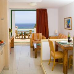 Отель Aparthotel Esquinzo Y Monte Del Mar в номере фото 2