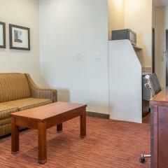 Отель Comfort Suites Columbus комната для гостей фото 2