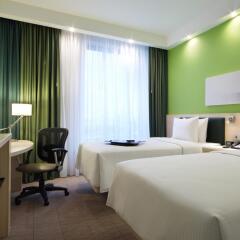 Отель Hampton by Hilton Minsk City Center Минск комната для гостей