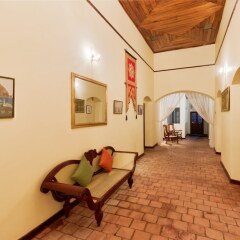 Отель Thebuwana Bungalow интерьер отеля