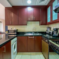 Отель One Perfect Stay - Murjan 2 в номере фото 2