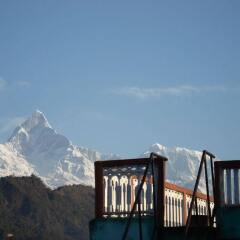 Отель New Pokhara Lodge Непал, Покхара - отзывы, цены и фото номеров - забронировать отель New Pokhara Lodge онлайн приотельная территория фото 2
