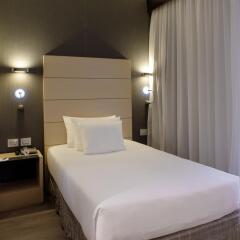 Отель NH Collection Milano President 5* Улучшенный номер с различными типами кроватей фото 6