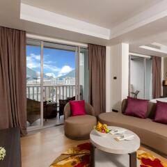 Отель Grand Mercure Phuket Patong 5* Представительский люкс с различными типами кроватей