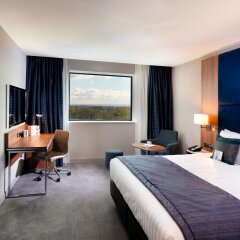 Отель Crowne Plaza London Heathrow T4 Великобритания, Лондон - отзывы, цены и фото номеров - забронировать отель Crowne Plaza London Heathrow T4 онлайн комната для гостей фото 4