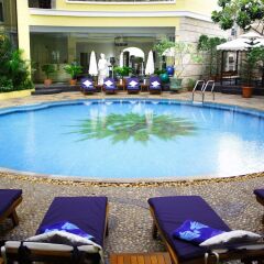 Отель Four Seasons Place спортивное сооружение