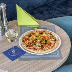 Отель Holiday Inn Express Cologne - City Centre Кёльн с домашними животными
