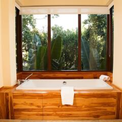 Отель Indura Beach & Golf Resort, Curio Collection by Hilton ванная фото 2