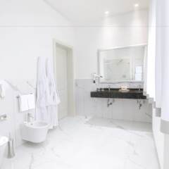 Отель Grand Hotel Trieste & Victoria Италия, Абано-Терме - 2 отзыва об отеле, цены и фото номеров - забронировать отель Grand Hotel Trieste & Victoria онлайн ванная