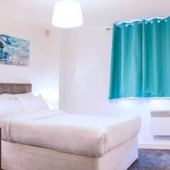 Апартаменты Modern 2 Bedroom Apartment in City Centre With Balcony комната для гостей фото 5