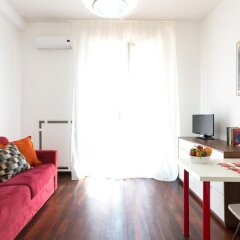 Апартаменты Sparano Centro East End Apartments Бари комната для гостей фото 2