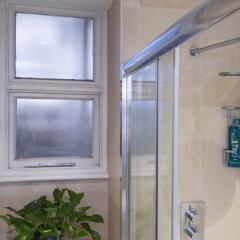 Отель Spacious Flat In Central London ванная